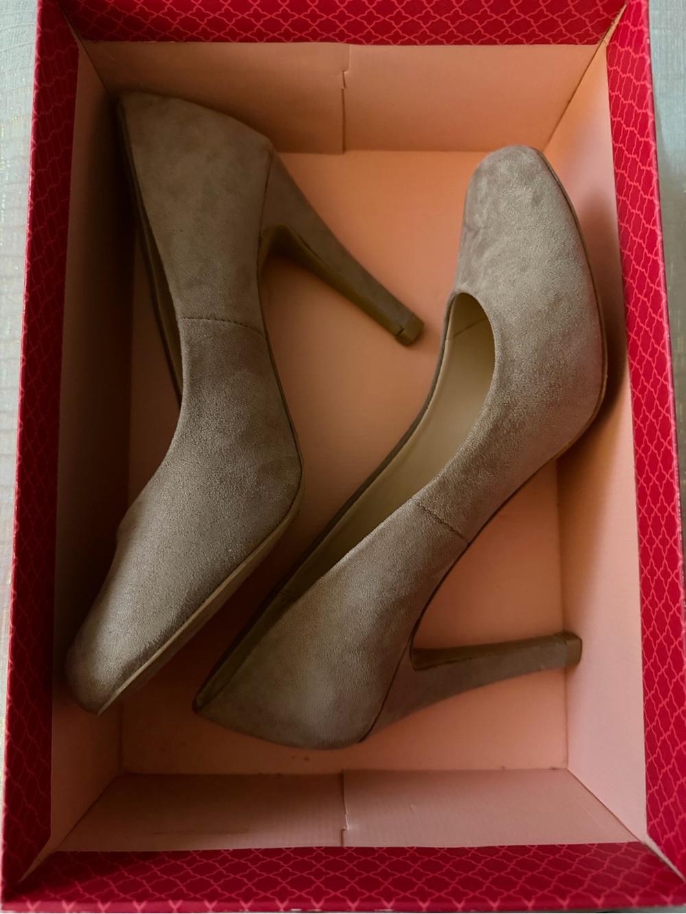NIB Kelly & Katie Larrissa heels. Size 6 1/2.